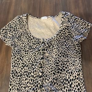 Brandy Melville Cheetah/Leopard Zelly short sleeve fitted
